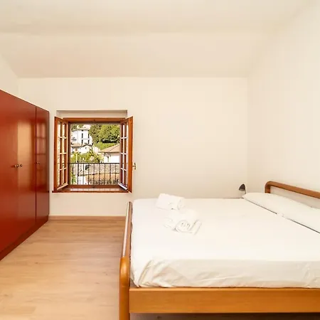 Rustica Sul Con Piscina E Molo Privato