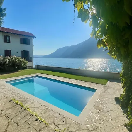 Rustica Sul Con Piscina E Molo Privato